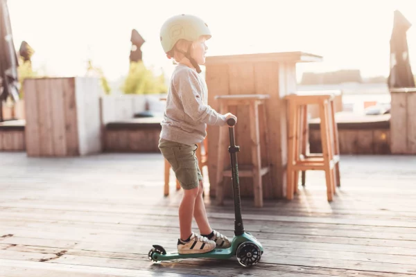 Scoot & Ride Highwaykick 3 & 5 LED - Scooter für Kinder & Teens